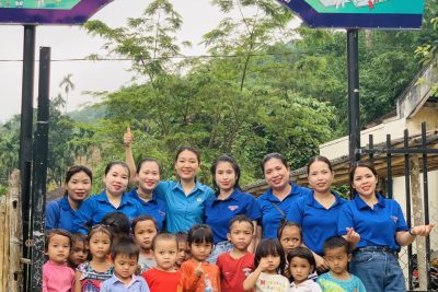 Hoạt động nồi cháo tình thương cho các cháu Trà Bung 2 của chi đoàn